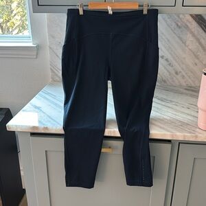 Lululemon Swift Speed High-Rise Crop 23”
True Navy SIZE 14 Reflective